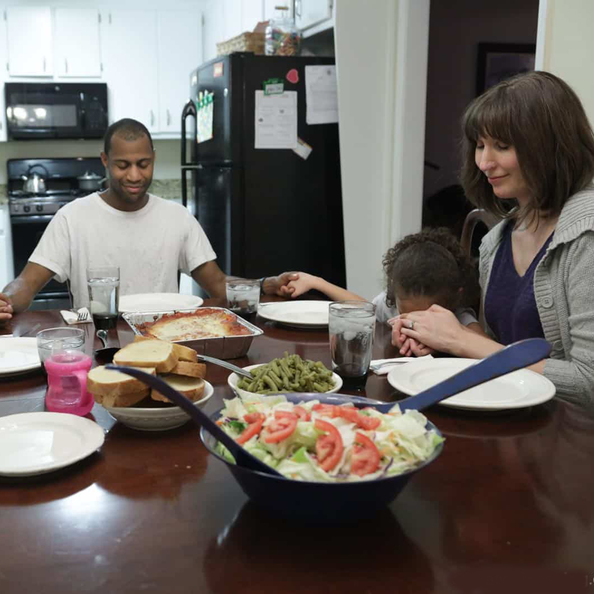 desperate-family-meal-2