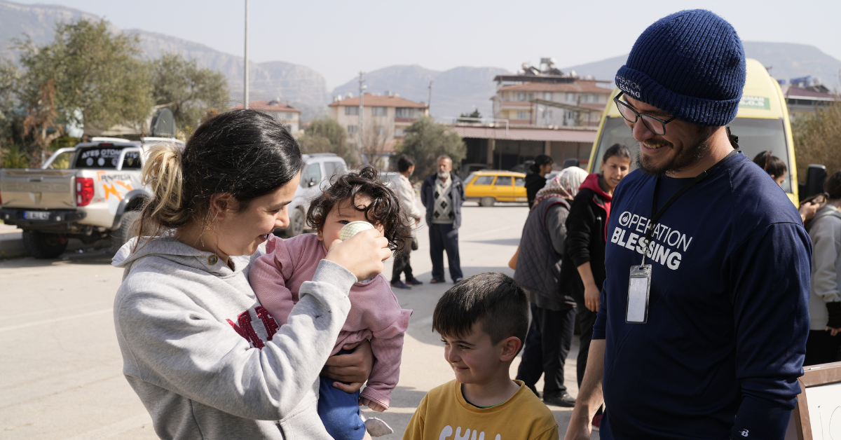 ob-turkey-baby-drinking-water-staff-in-pic