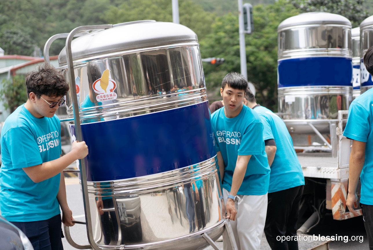 water tanks for earthquake survivors