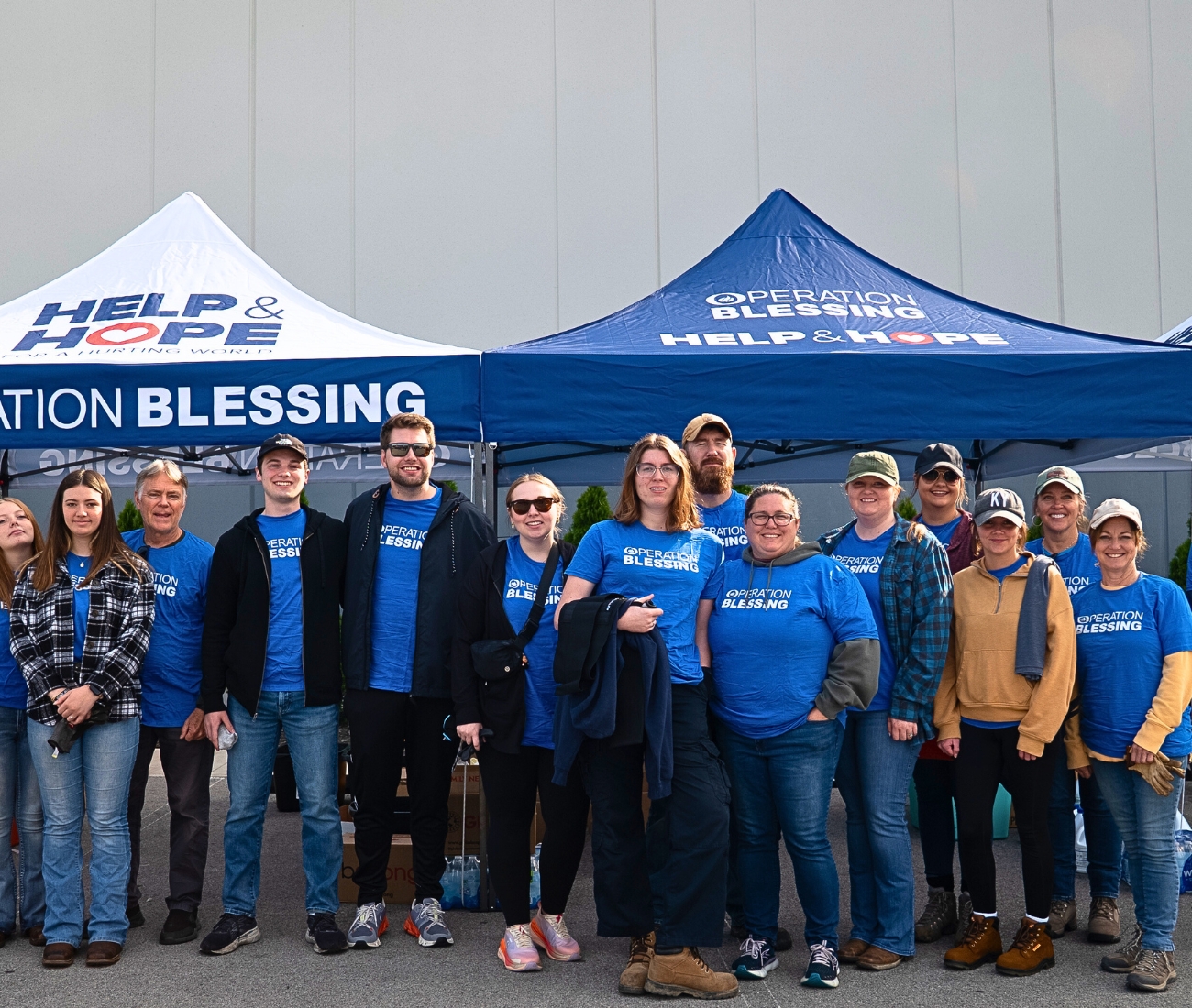 Kentucky tornado volunteers Kentucky tornado volunteers
