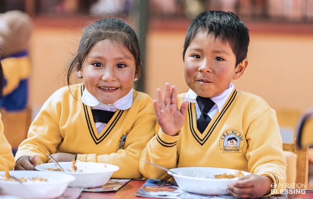 Peruvian children sharing a meal