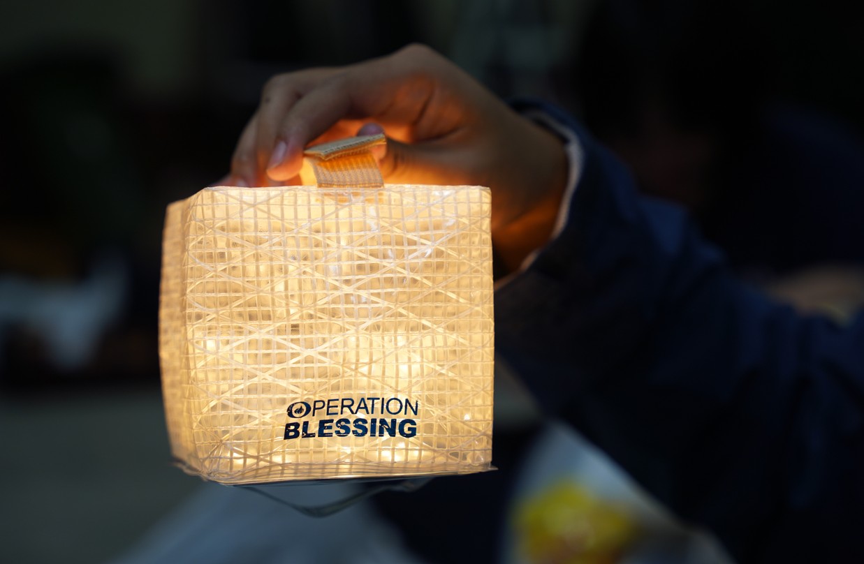 colombia-earthquake-lamp Colombia earthquake relief solar lamp