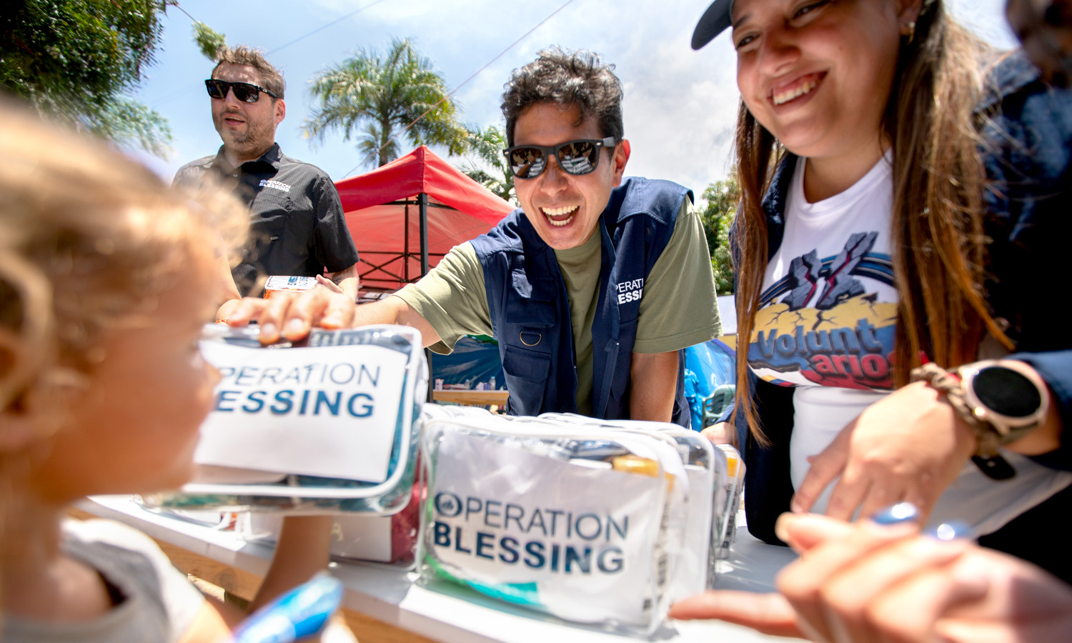 OB volunteers making and handing out food to victims of the Venezualan earthquake.