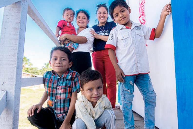 Group of children smiling and posing together 